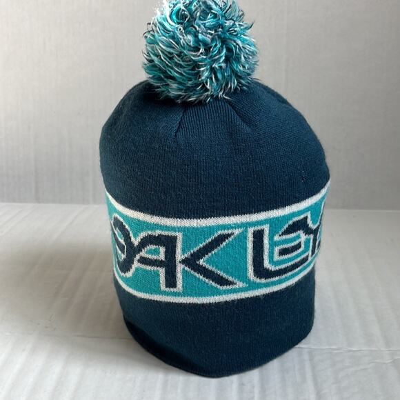 Oakley Logo Beanie Cap Regular Fit - Picture 2 of 7